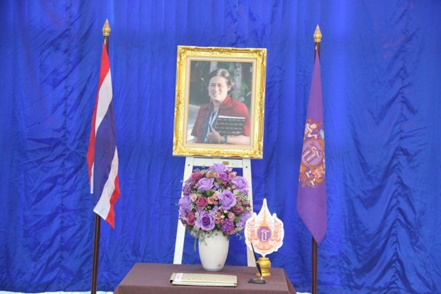 ลงนามถวายพระพรเฉลิมพระเกียรติสมเด็จพระเทพรัตนราชสุดาฯ สยามบรมราชกุมารี 1 เมษายน 2558